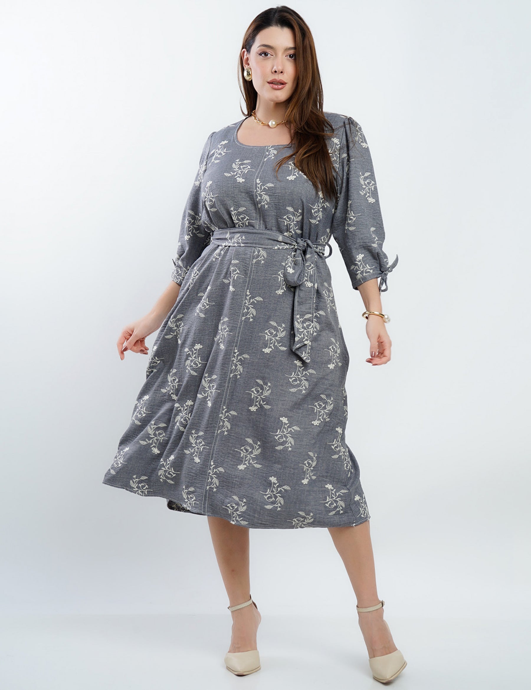 Vestido Midi Crepe Com Bordado e Cinto