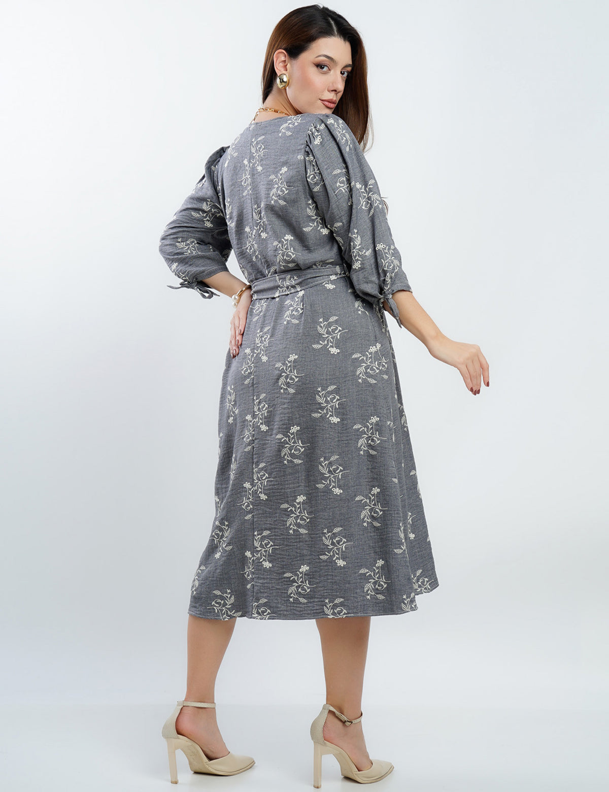 Vestido Midi Crepe Com Bordado e Cinto